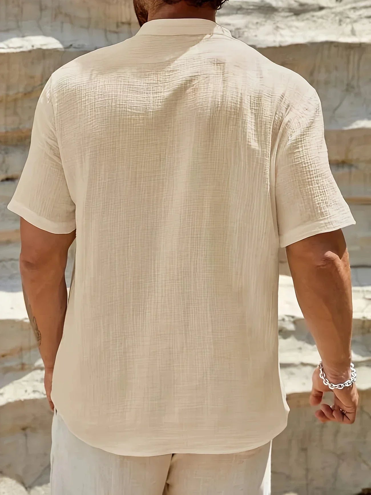Lorel | Elegante camisa de verano con cuello alto.