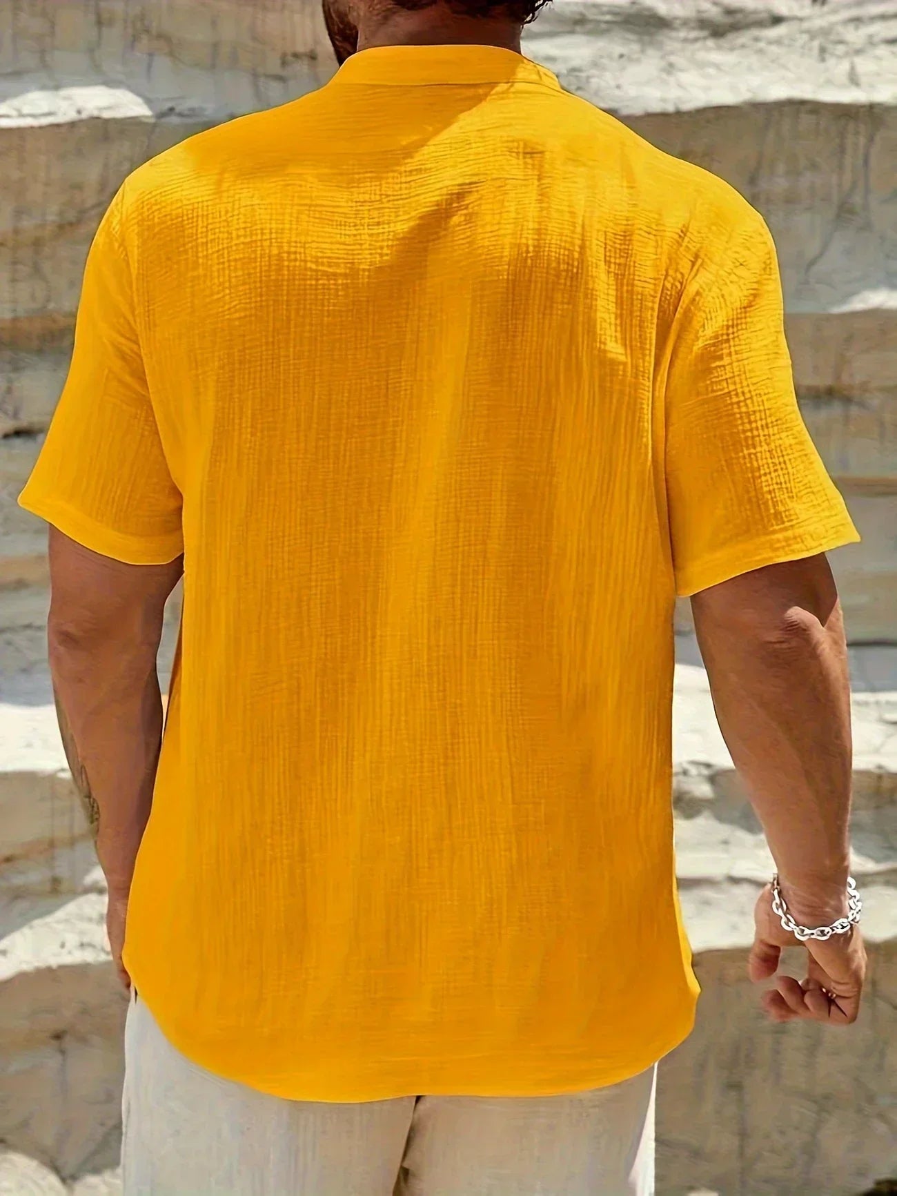 Lorel | Elegante camisa de verano con cuello alto.