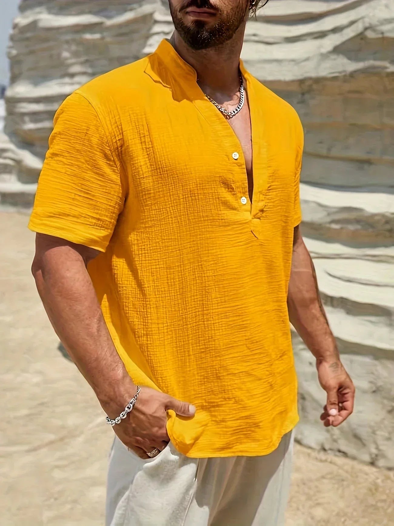 Lorel | Elegante camisa de verano con cuello alto.
