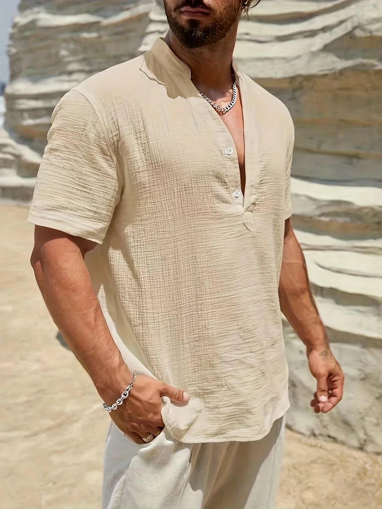 Lorel | Elegante camisa de verano con cuello alto.