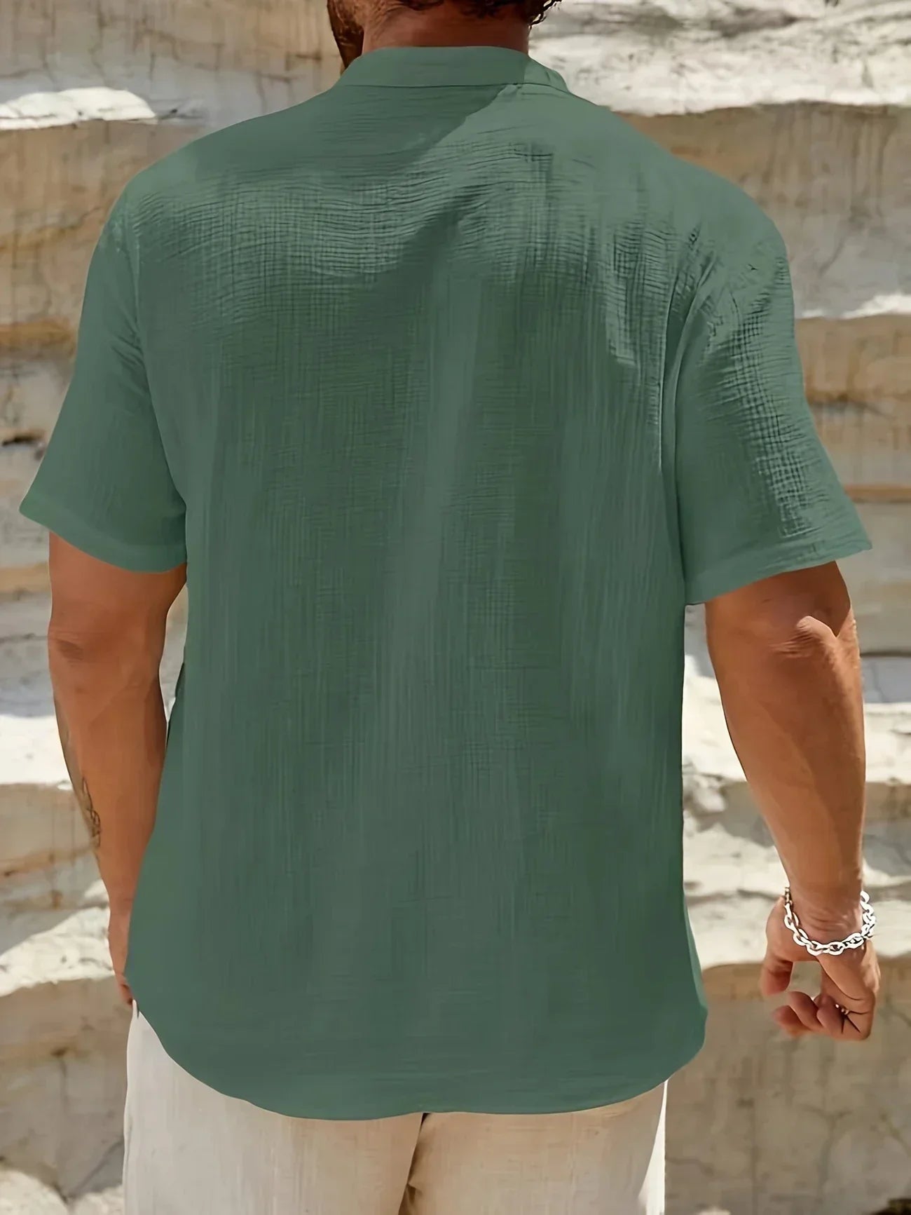 Lorel | Elegante camisa de verano con cuello alto.