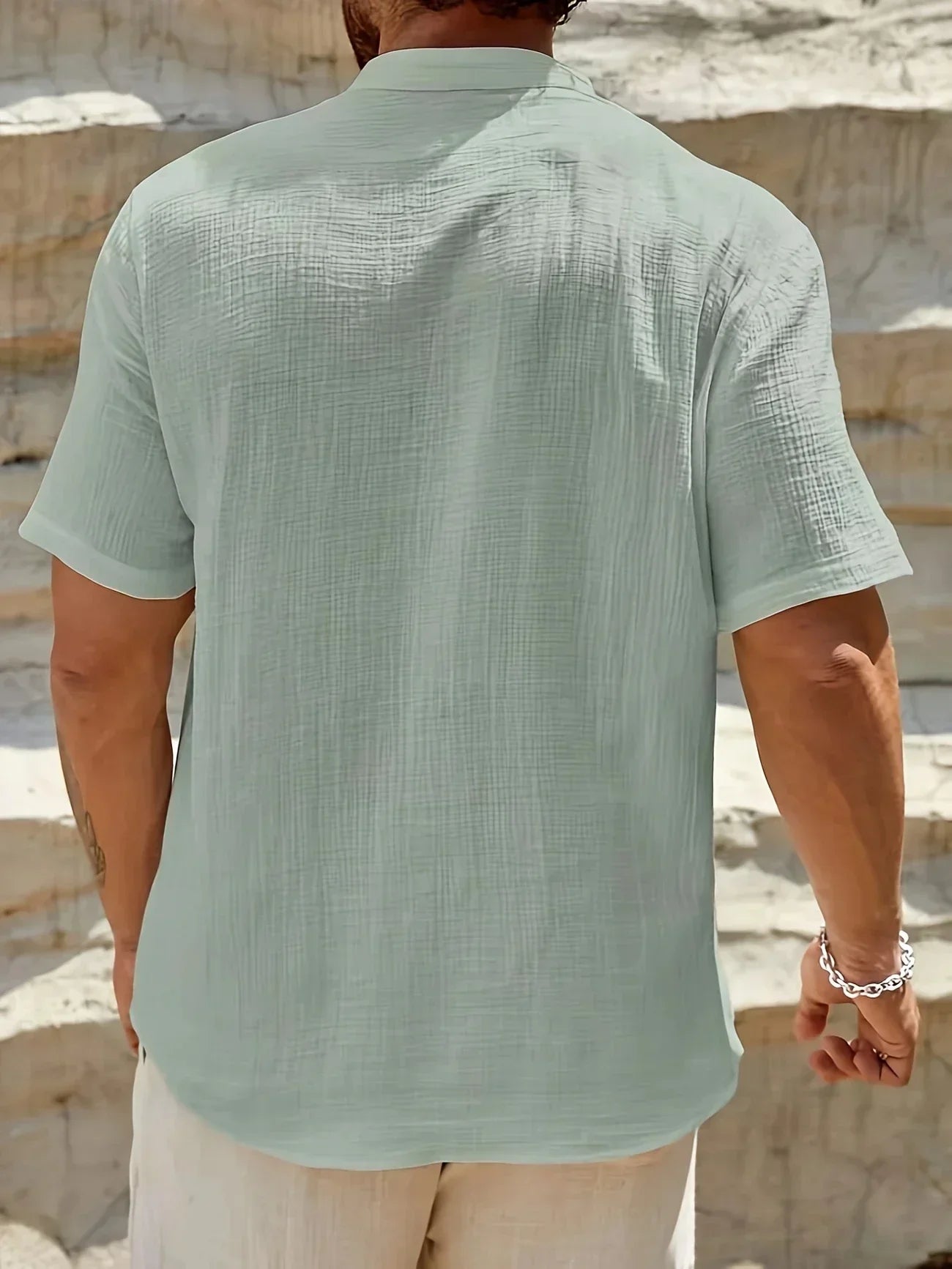 Lorel | Elegante camisa de verano con cuello alto.