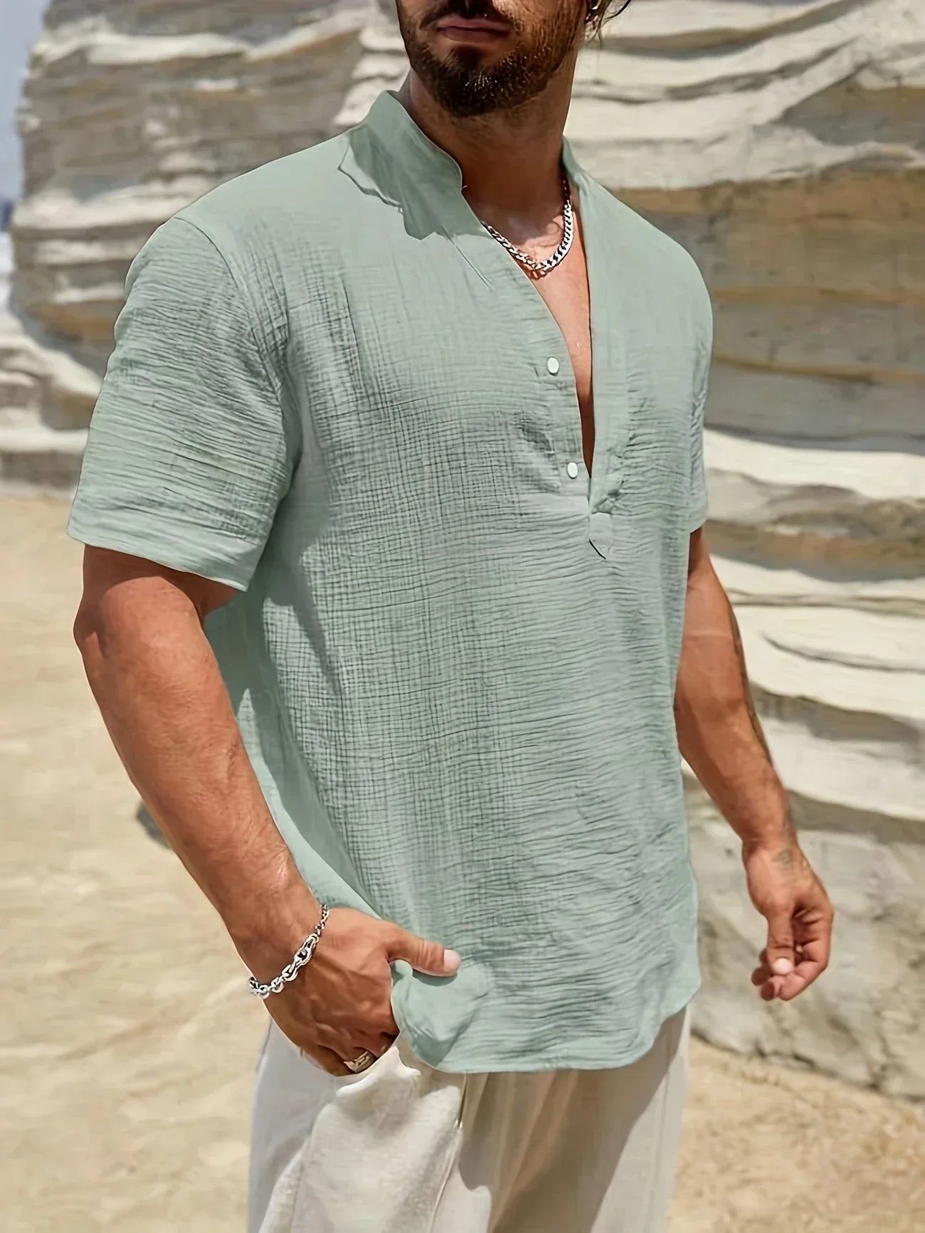 Lorel | Elegante camisa de verano con cuello alto.